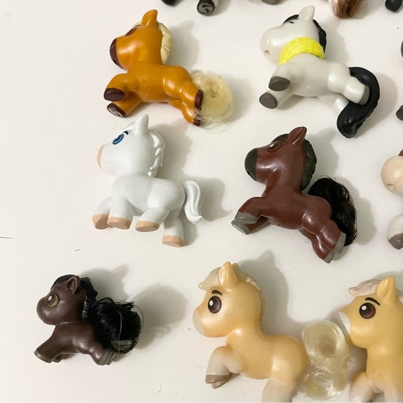 Lot of 22 Spirit Untamed Dreamworks Mini Horses - Picture 6 of 14